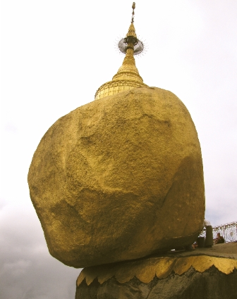 Kyaiktiyo-Rocher-d-or.png