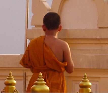 Yangon-Novice-sur-la-pagode.png