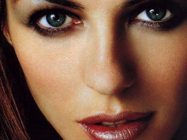 93-girl_elizabeth_hurley.jpg