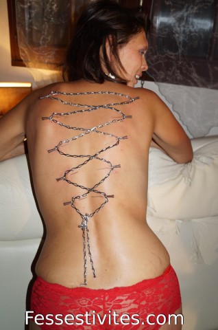 Aiguilles BDSM soumise slave girl 2