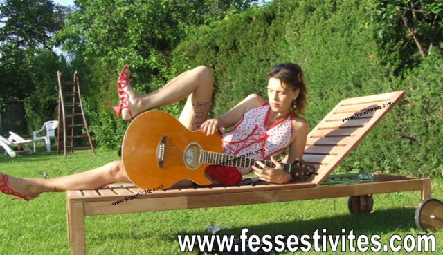 21 juin fête de la musique photo fille nue