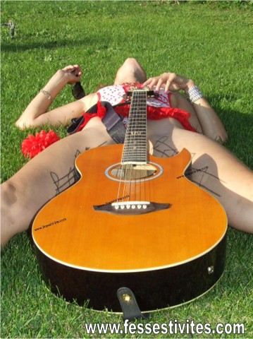 21 juin fête de la musique photo fille guitare