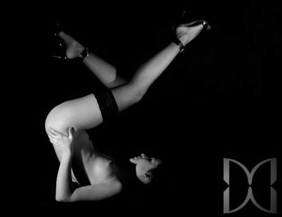 acrobateMarc-WOLFF-pieds-et-jambes-1