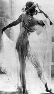 GUERREmata_hari_pose.jpg