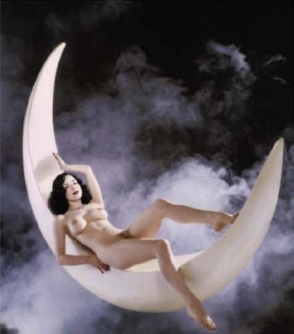 dita_von_teese_nue_03.jpg