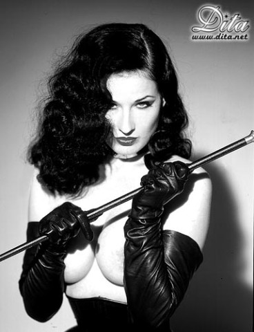 dita_von_teese_nue_10.jpg