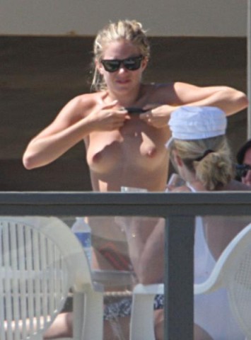 sienna_miller_nue_sexy_topless_21.jpg