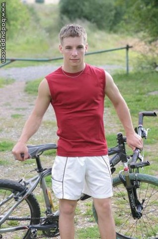 un-beau-cycliste-impudique1.jpg