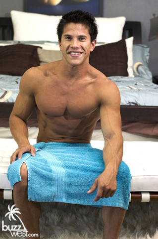 buzz_west-aj_irons_jerks_off_5_14123_12.jpg
