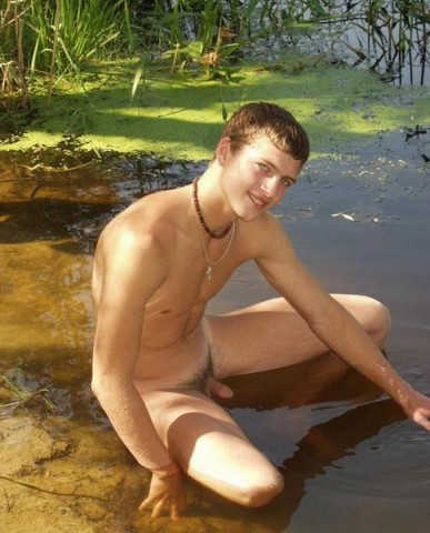 tu-joues-dans-l-eau.jpg