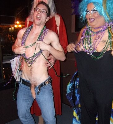 cute-guy-exposure-at-party06.jpg