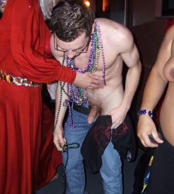 cute-guy-exposure-at-party07.jpg