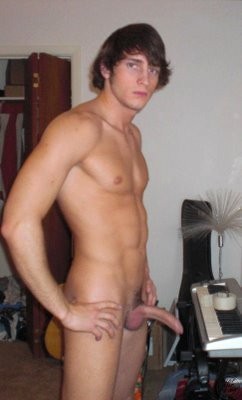 beau-gosse-compl-tement-nu02.jpg