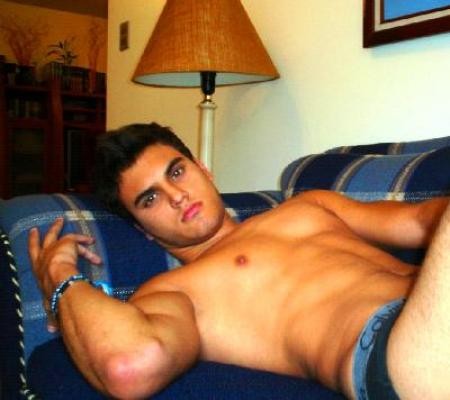 This-guy-is-too-Hot01.jpg