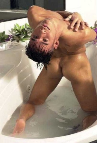 j-irais-bien-avec-lui-dans-la-baignoire.jpg