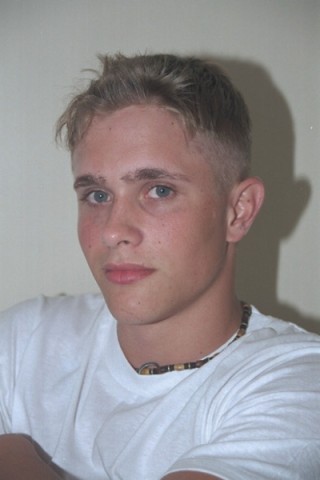 002.jpg