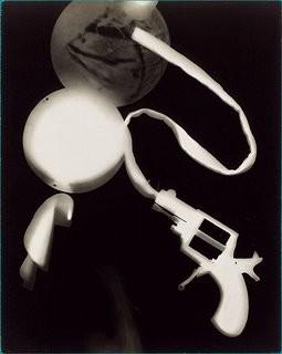 man-ray-rayographe--pistolet-.jpg