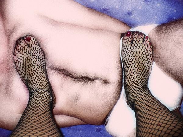 Pression sur le sexe et la poitrine