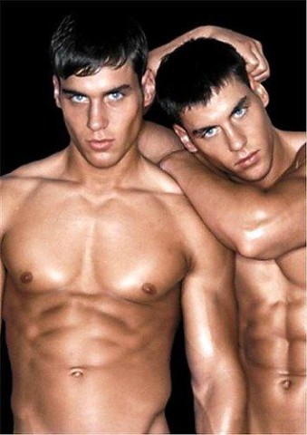 blue-20eyed-20twins.jpg
