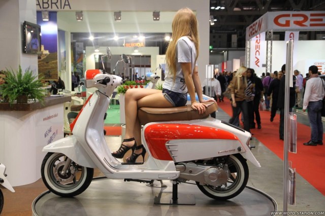 ~Fonds ecran~Divers~Girls Eicma 2010~girls eicma 2010 19