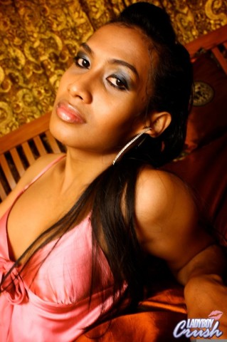 ladyboy-crush-bee-bedtime-picture-007.jpg
