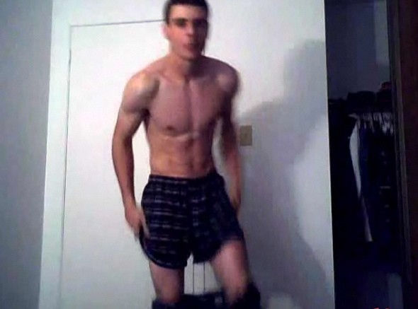 Strip tease de beau mec