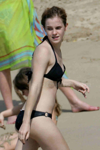 emma-watson-bikini-spl142308 008 1