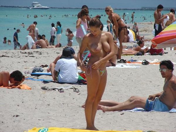 gros-seins---la-plage-52.jpg