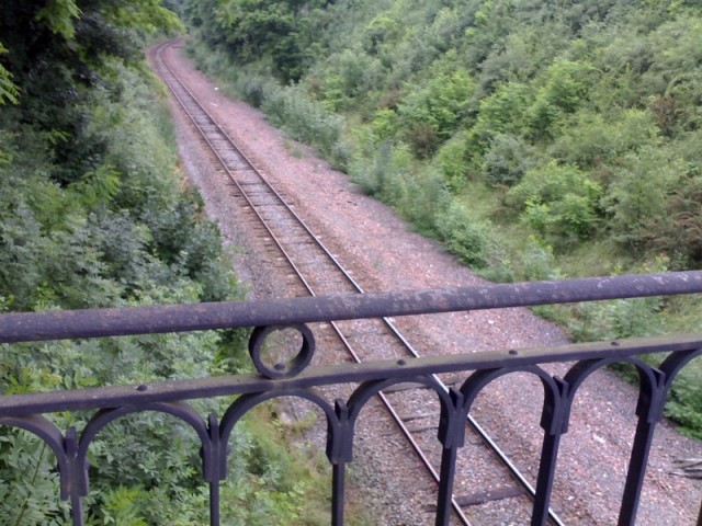 Un petit pont de chemin de fer