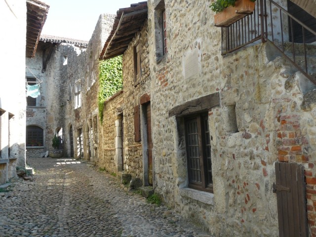 Tout en pierres... Pérouges