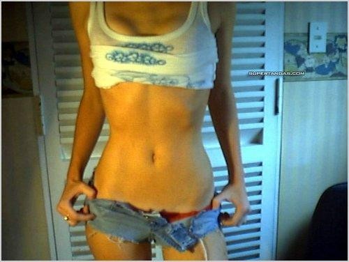 keyra-augustina-short-strip-tease-5.jpg