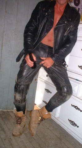 BOOTS-7F0012.jpg