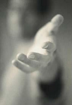 tendre la main