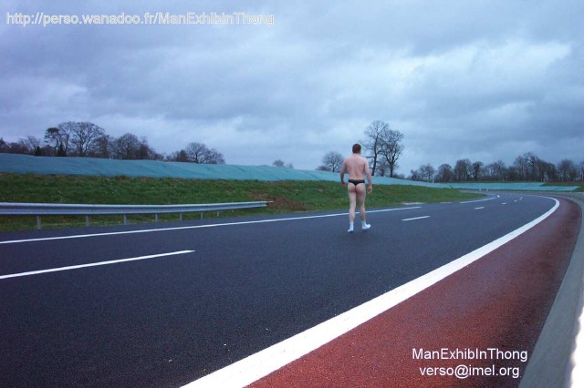 ManExhibInThong - Mes premières photos en janvier 2003 - A