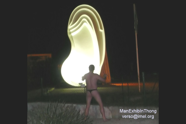 ManExhibInThong by Socat - été 2009 - 43210 km - devant I