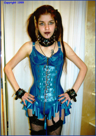 1812 goth corset 11