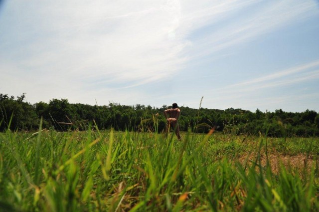 Exhibe dans les vignes 8777