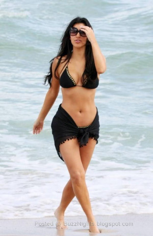 Kim-Kardashian-sexy-boob-snap-3 copy