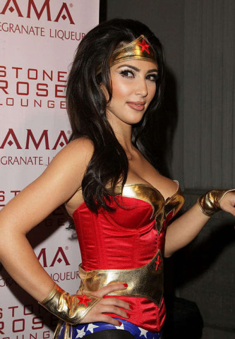 KimKardashian small-breast2