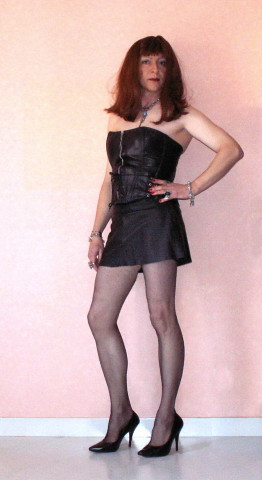 salope en cuir 58.jpg
