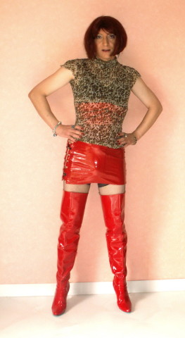 Carla trav vinyle rouge01
