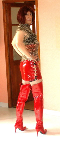Carla trav vinyle rouge05