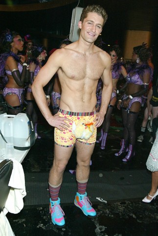 Matthew-Morrison-Las-Nike-de-Glee1