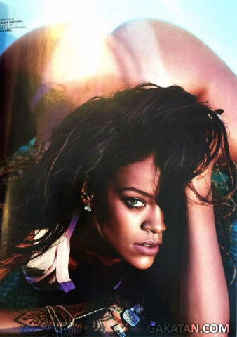 Rihanna-nue-LUI-magazine-3-GaKaTaN