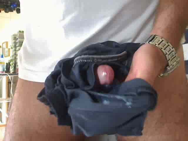 over-blog.Markus se branle dans son short (vidéo)-copie-37