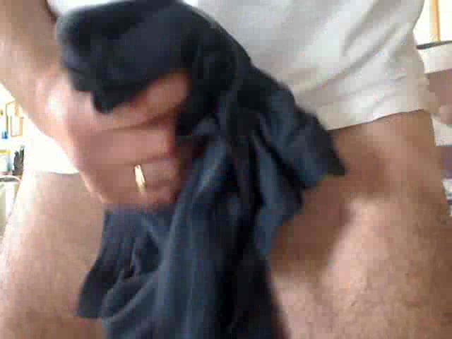 over-blog.Markus se branle dans son short (vidéo)-copie-6