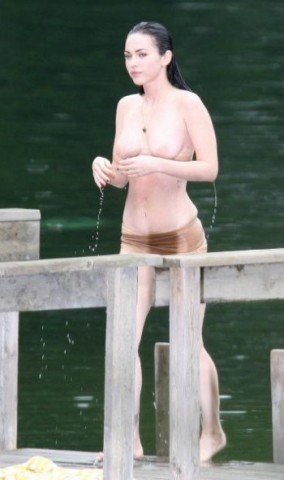 megan-fox-nue-topless-350x590