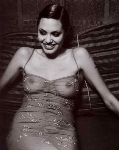 Angelina-Jolie-010