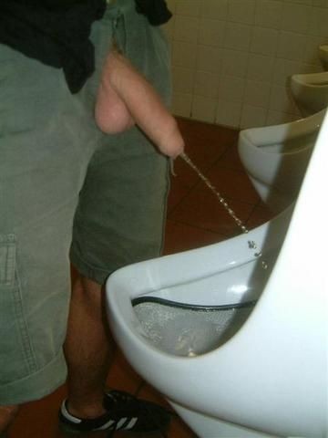 uro pissing urine piss pisse gay mec viril photo (3)3