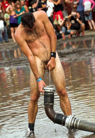 uro pissing urine piss pisse gay mec viril photo15